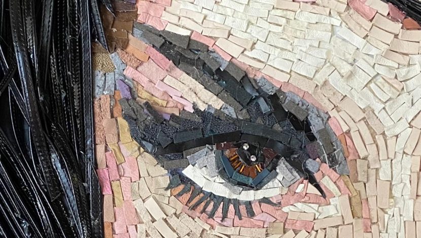 Occhio realizzato con la tecnica del mosaico