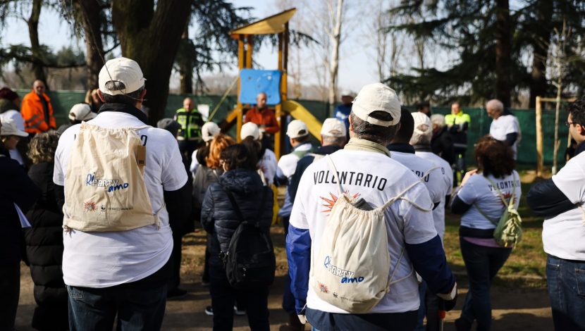 Cronaca - La giornata di volontariato Ri-Party-Amo dedicata alla pulizia delle sponde del fiume Seveso e alla piantumazione di 100 alberi a Bresso