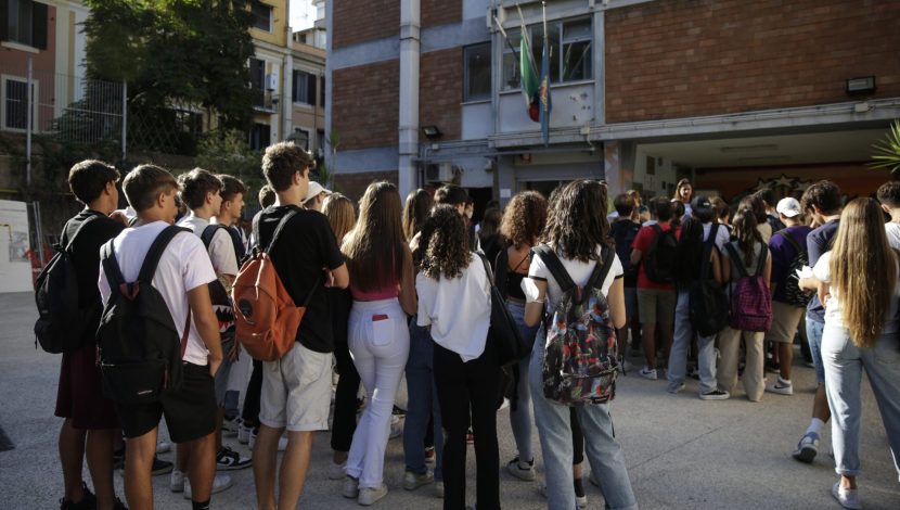 Foto Cecilia Fabiano /LaPresse. Roma, primo giorno di scuola al Liceo Newton September 12, 2022 Rome Italy - News -First day of school without Covid restrictions In The Photo : Newton High School