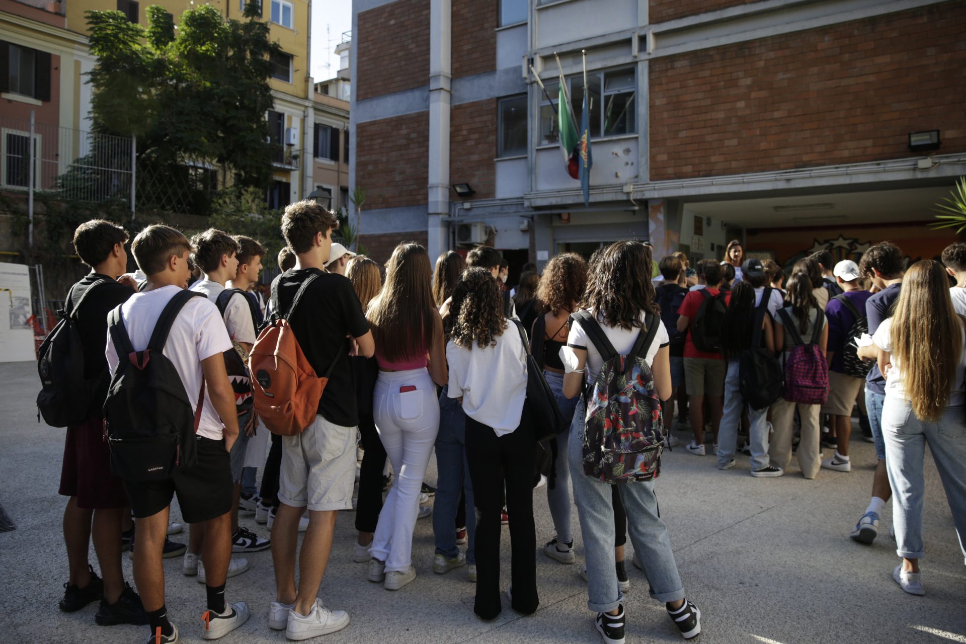 Foto Cecilia Fabiano /LaPresse. Roma, primo giorno di scuola al Liceo Newton September 12, 2022 Rome Italy - News -First day of school without Covid restrictions In The Photo : Newton High School