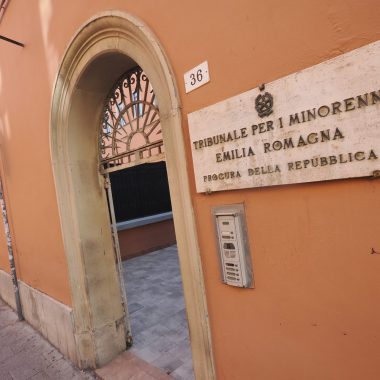 Ingresso del tribunale per i minorenni di Bologna