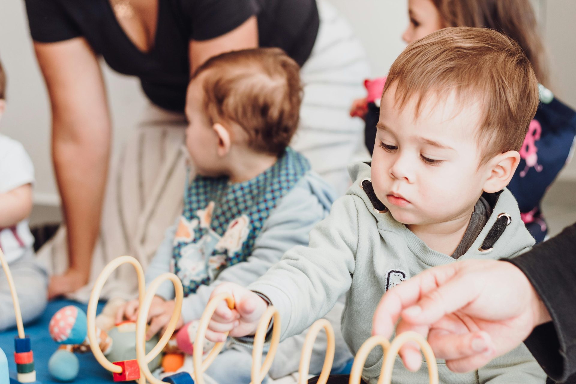 bambini che giocano al nido