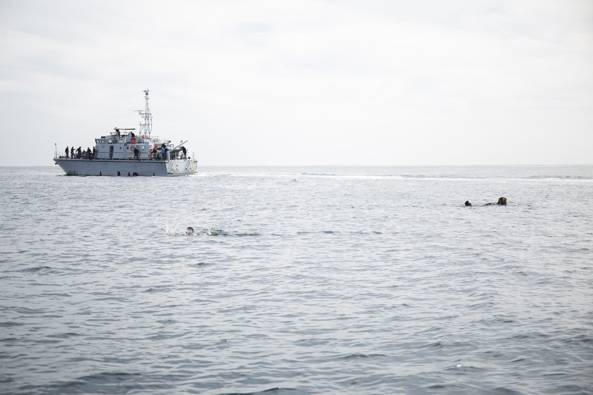 Respingimento da parte della guardia costiera libica. Foto Sea Watch